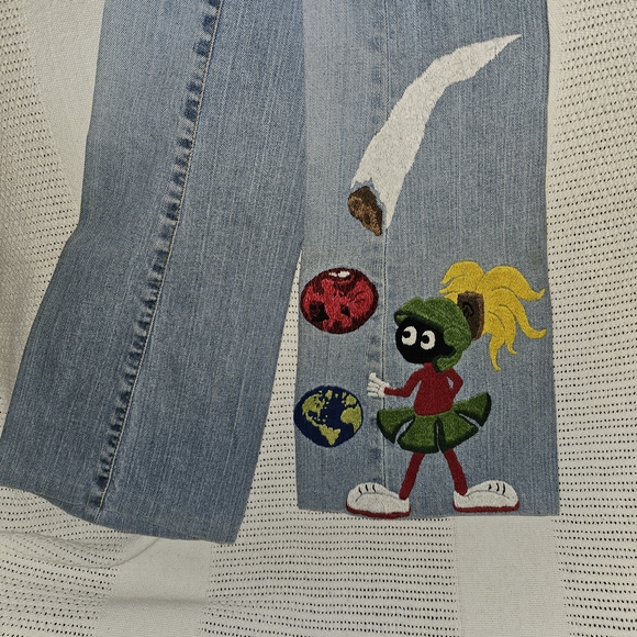 Levis Jeans w/ Marvin the Martian - Picture 6 of 8